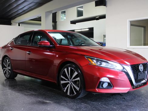 Used 2019 Nissan Altima 2.5 Platinum FWD image 1