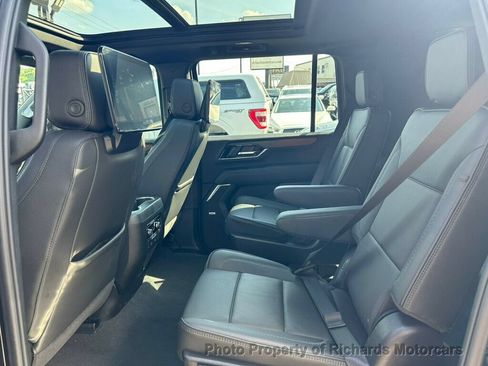 Used 2025 GMC Yukon XL Denali w/ Denali Reserve Package AWD/4WD image 18