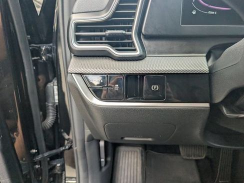 Used 2024 Kia Sportage LX FWD image 11