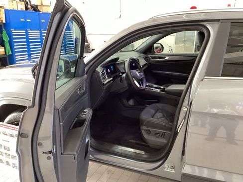 Used 2024 Volkswagen Atlas Cross Sport SE w/ Adventure Package image 10