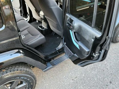 Used 2015 Jeep Wrangler Unlimited Sahara AWD/4WD image 34