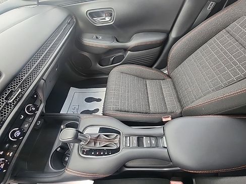 Certified 2025 Honda HR-V Sport image 23
