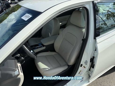 Used 2024 Nissan Altima 2.5 SL FWD image 19