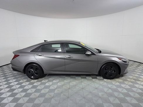 Used 2022 Hyundai Elantra SEL w/ Convenience Package FWD image 4