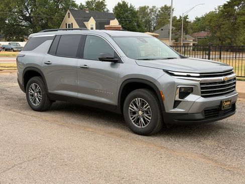 New 2027 Chevrolet Traverse LT w/ Driver Confidence Package FWD image 2