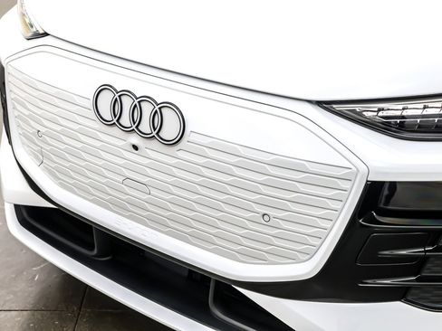 Used 2025 Audi Q6 e-tron Premium Plus w/ Premium Plus image 14