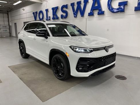 New 2026 Volkswagen Tiguan SE R-Line image 5