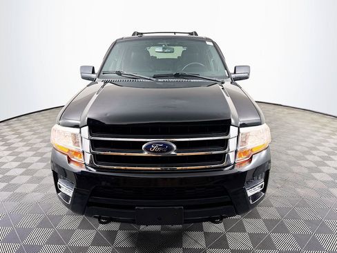 Used 2017 Ford Expedition XLT w/ Equipment Group 202A AWD/4WD image 2