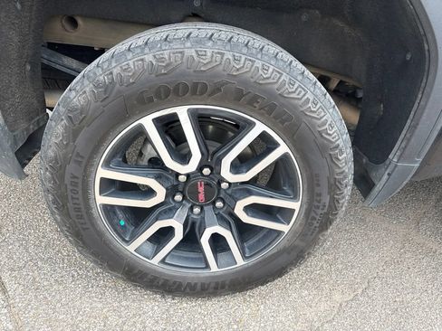 Certified 2024 GMC Sierra 1500 AT4 w/ AT4 Premium Package AWD/4WD image 8