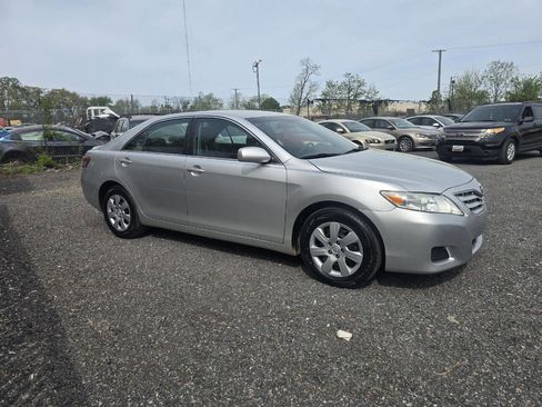 Used 2010 Toyota Camry LE FWD image 8