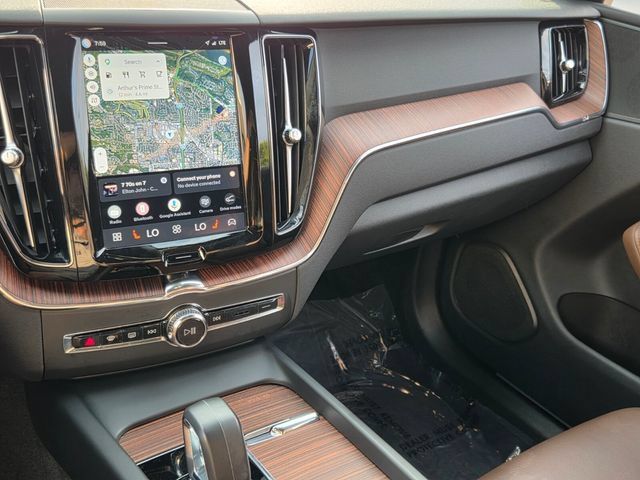 Certified 2024 Volvo XC60 B5 Plus AWD/4WD image 33