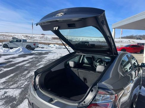 Used 2017 Chevrolet Volt LT w/ Comfort Package image 13