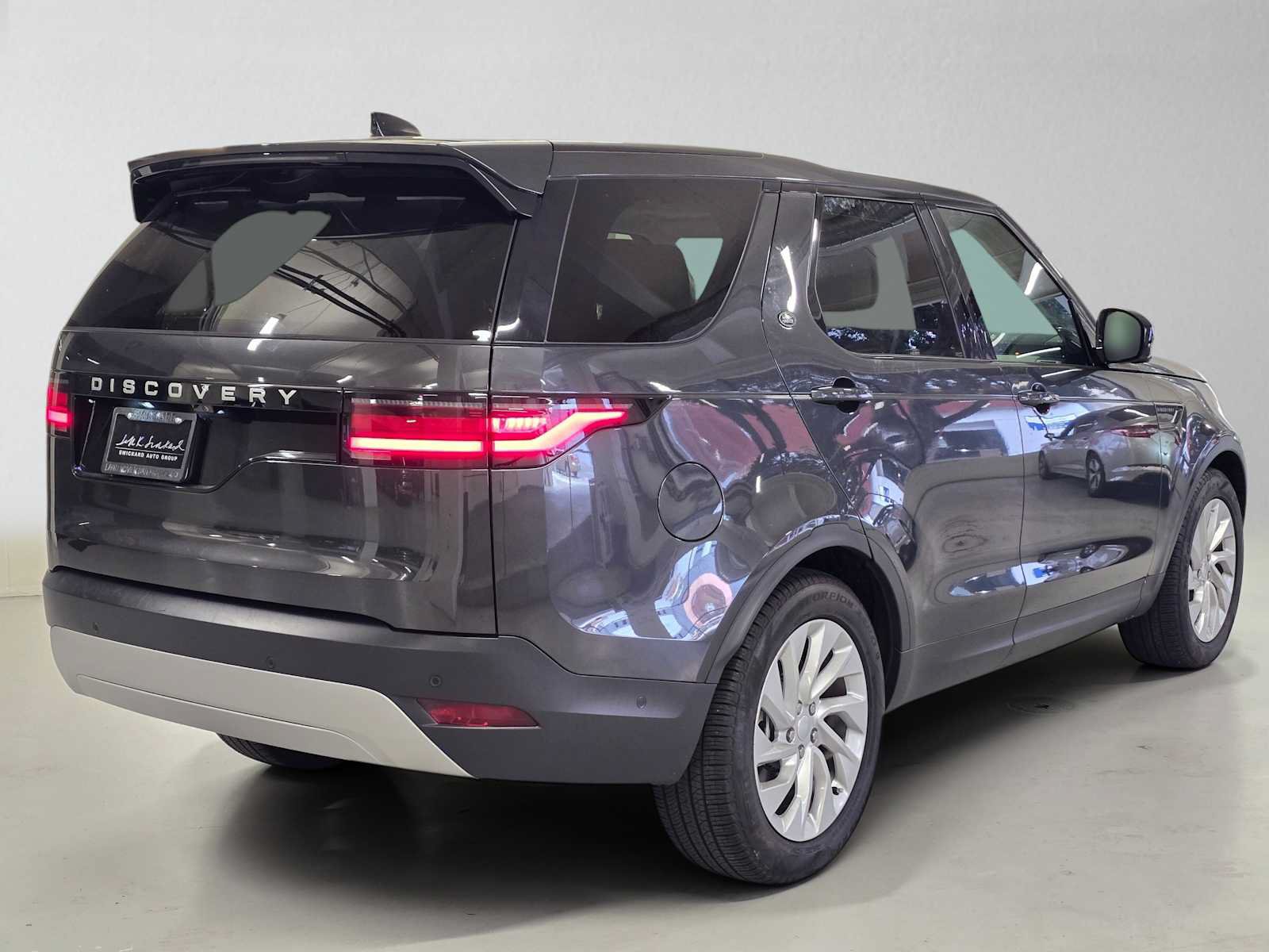 Used 2025 Land Rover Discovery S AWD/4WD image 5