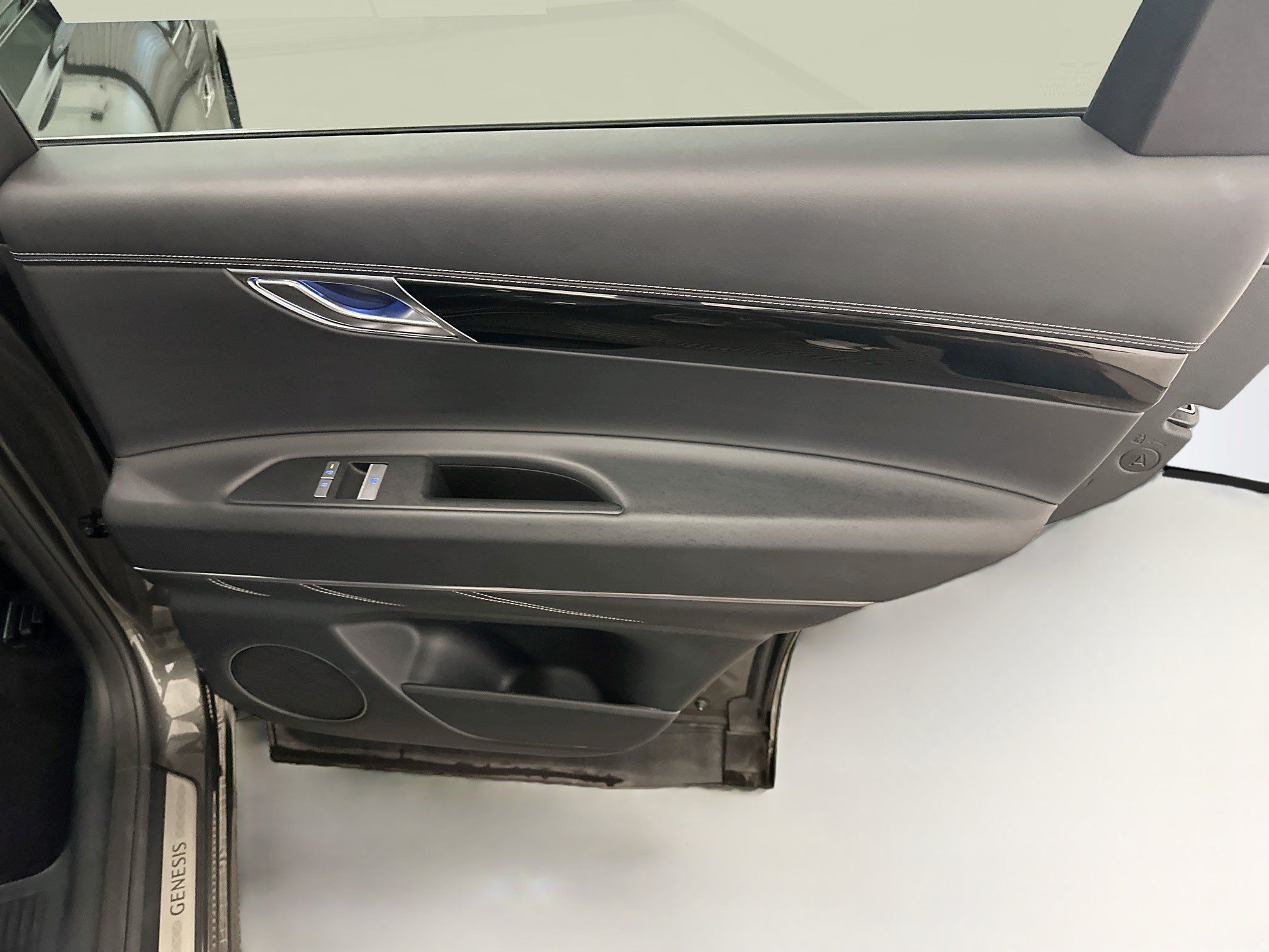 Used 2025 Genesis GV80 2.5T Standard AWD/4WD image 31