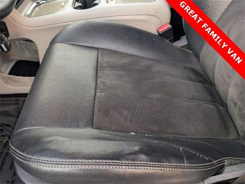 Used 2019 Dodge Grand Caravan SXT image 24