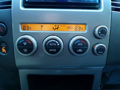 Used 2005 Nissan Pathfinder SE Off-Road image 25