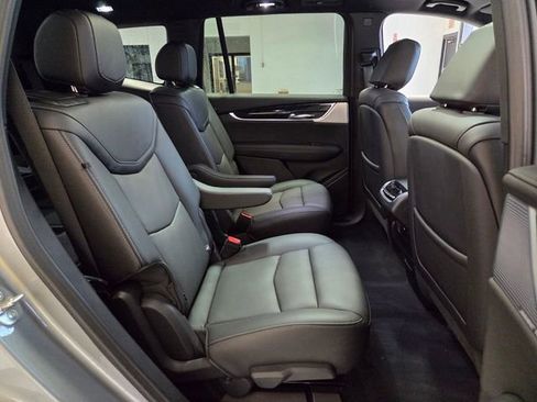 Used 2024 Cadillac XT6 Premium Luxury w/ Technology Package FWD image 26