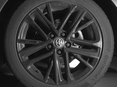 Used 2025 Toyota Camry SE image 11