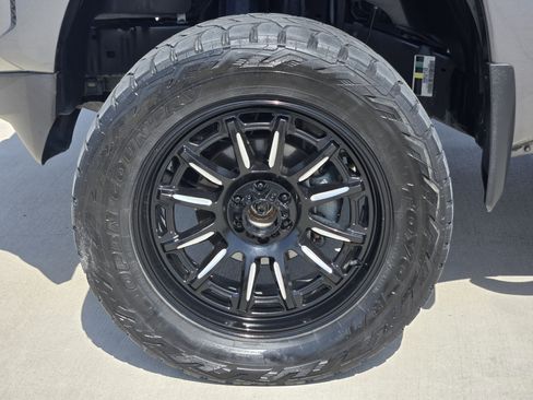 Used 2022 Nissan Frontier SV w/ Technology Package image 8