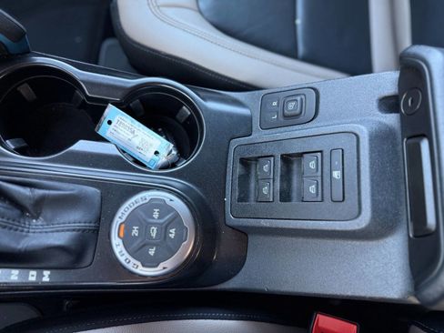 Used 2022 Ford Bronco Wildtrak image 42