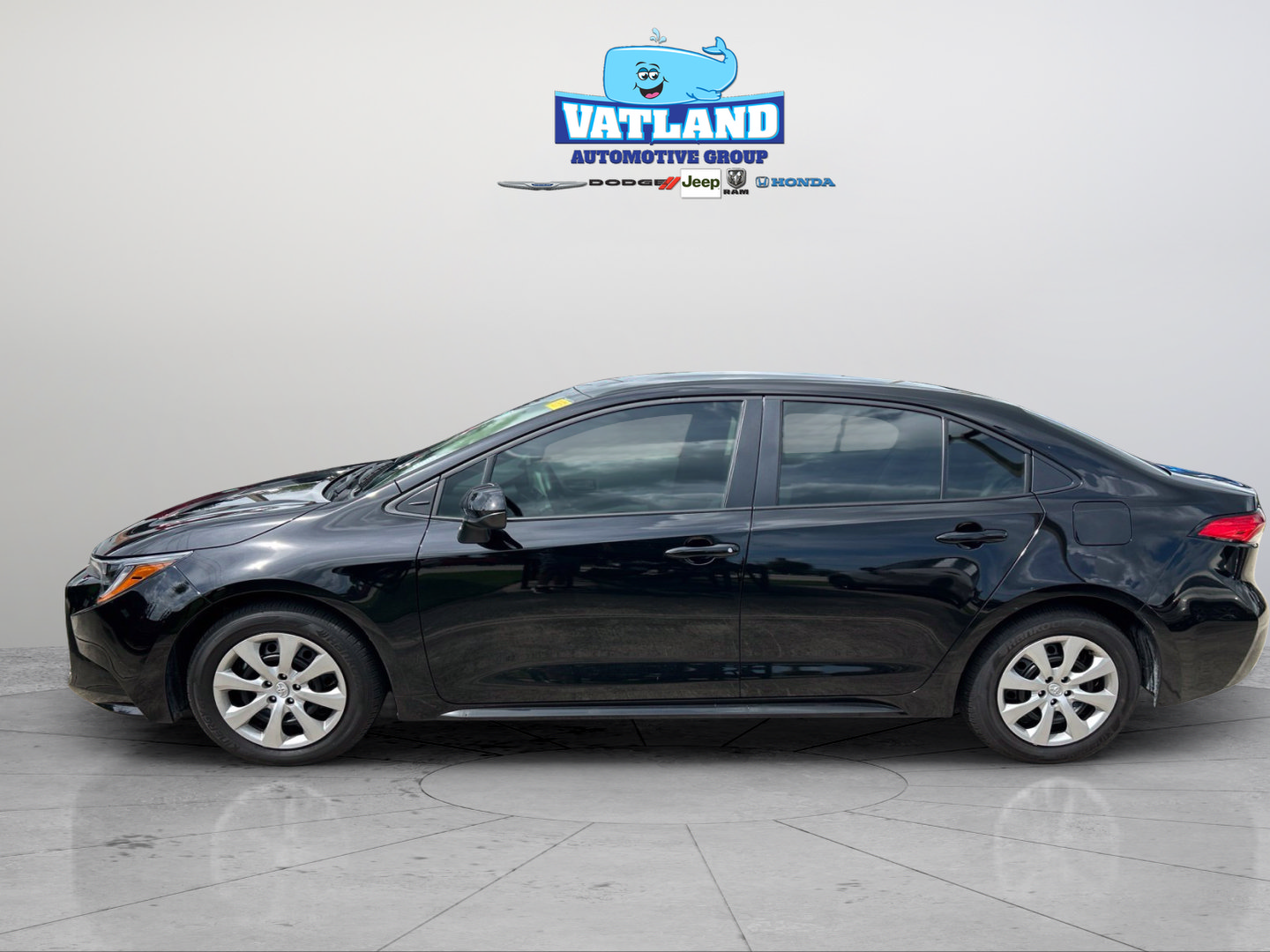 Used 2026 Toyota Corolla LE FWD image 2