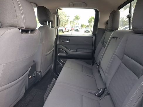 Used 2022 Nissan Frontier SV RWD image 7