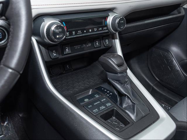 Used 2021 Toyota RAV4 XLE w/ XLE Grade Weather Package AWD/4WD image 15