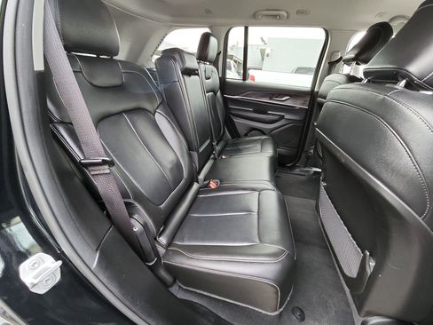 Used 2023 Jeep Grand Cherokee Limited AWD/4WD image 27
