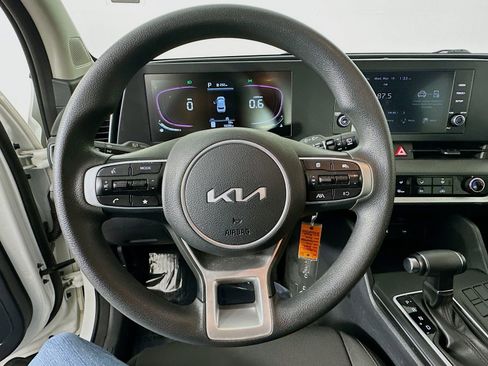 Used 2024 Kia Sportage LX image 12