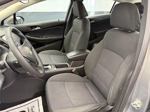 Used 2018 Chevrolet Cruze LT w/ Convenience Package FWD image 56