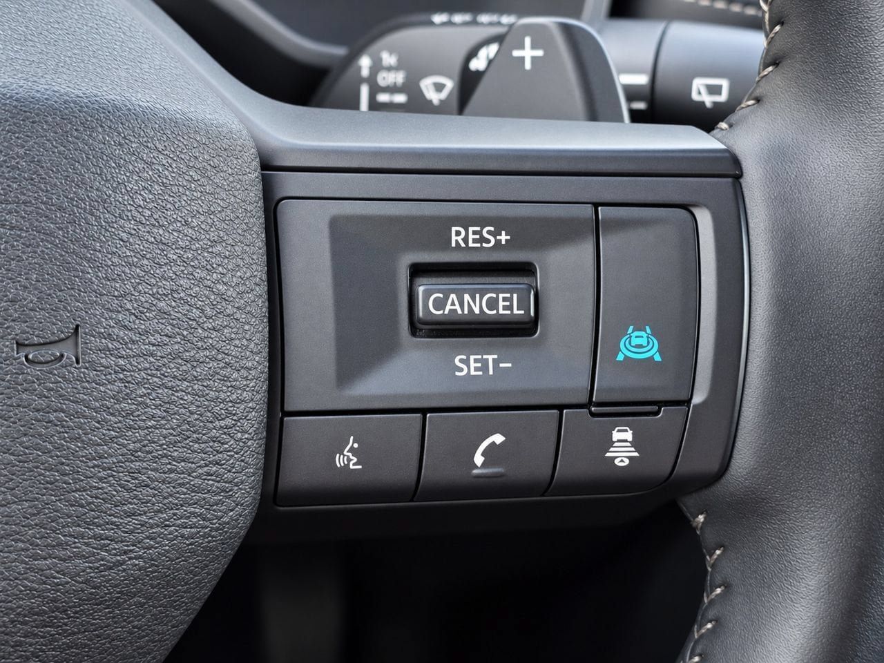 Used 2025 Nissan Rogue SV AWD/4WD image 25