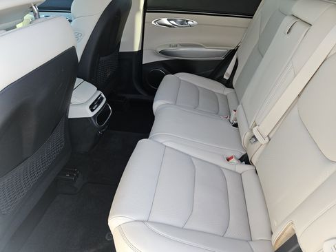 Used 2025 Genesis GV70 2.5T w/ Select Package image 29