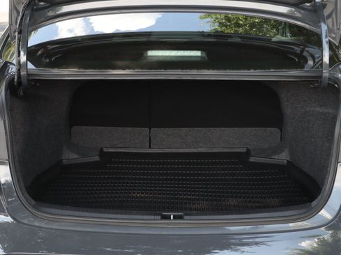 Used 2025 Toyota Corolla LE FWD image 31