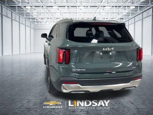 Used 2025 Kia Sorento EX AWD/4WD image 8