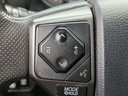 Used 2017 Toyota Tacoma SR5 image 18