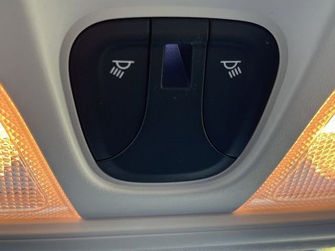 Used 2021 Jeep Cherokee Latitude Plus image 21