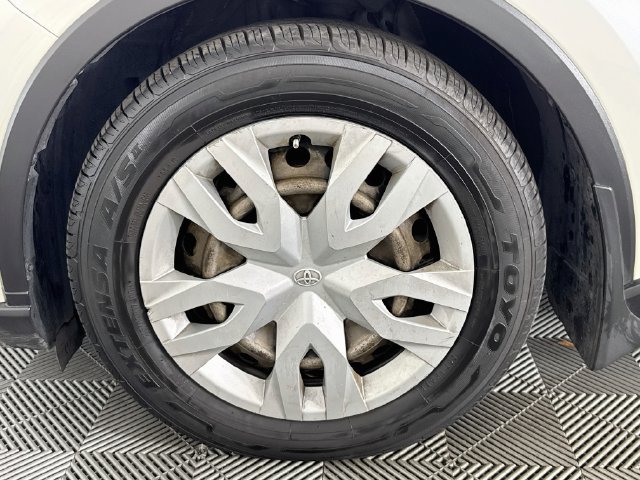 Used 2020 Toyota C-HR LE FWD image 34