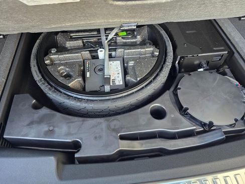 Used 2025 Audi Q8 Premium Plus image 44