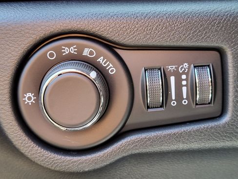 New 2026 Chrysler Voyager LX FWD image 15