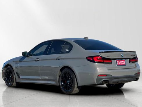 Used 2022 BMW 530e xDrive w/ Premium Package image 4
