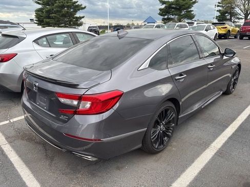 Used 2018 Honda Accord Touring image 6