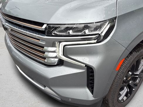 Used 2023 Chevrolet Suburban High Country w/ Premium Package 2 AWD/4WD image 9