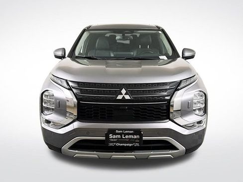 Used 2022 Mitsubishi Outlander SE image 2