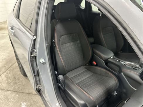 Used 2025 Honda HR-V Sport image 17