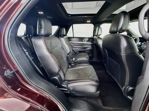 Used 2019 Ford Explorer XLT w/ Equipment Group 202A AWD/4WD image 29