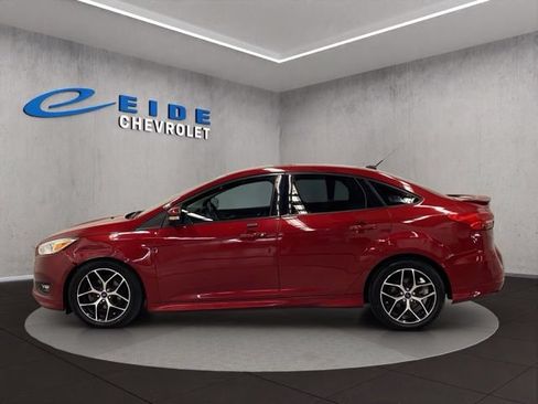 Used 2015 Ford Focus SE w/ SE Sport Package FWD image 10