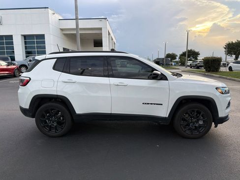 Used 2025 Jeep Compass Latitude w/ Altitude Special Edition AWD/4WD image 2