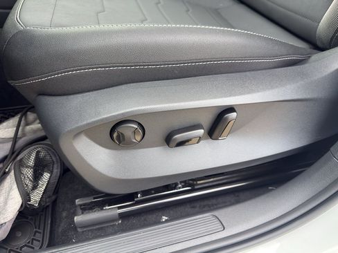 New 2026 Volkswagen Taos SE FWD image 11