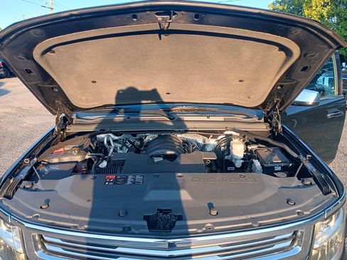 Used 2015 Chevrolet Suburban LTZ AWD/4WD image 8