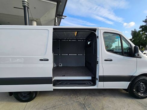 Used 2025 Mercedes-Benz Sprinter 2500 image 12